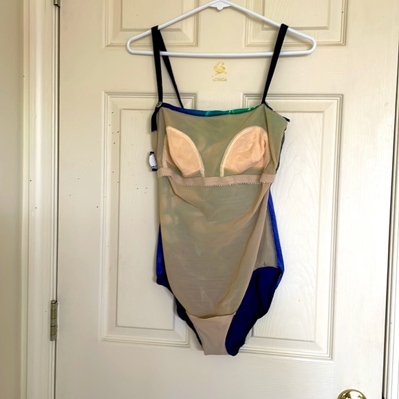 Unique One Piece Swimsuit Size 12 - Picture 6 of 7